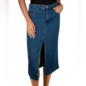 NWT Denim Midi Skirt 👖✨ Classic + Elevated Everyday Staple